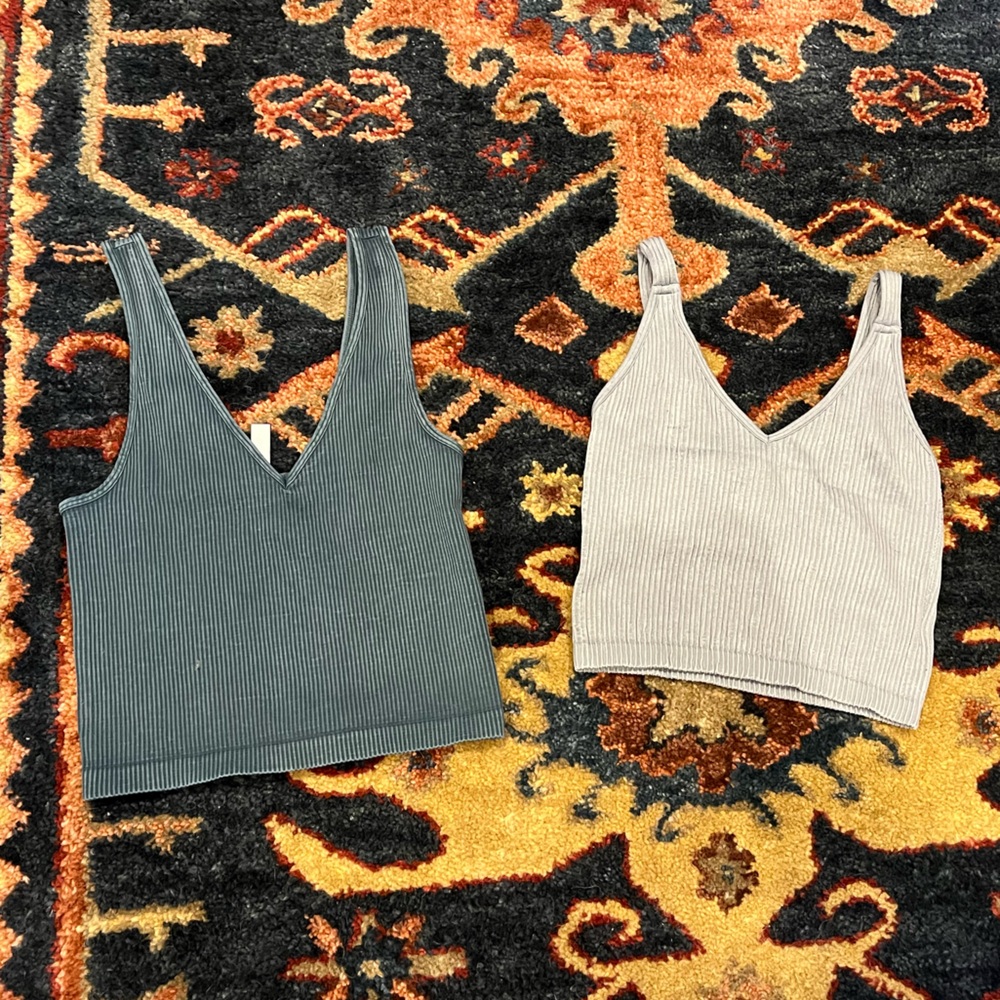 Two tank tops s/m